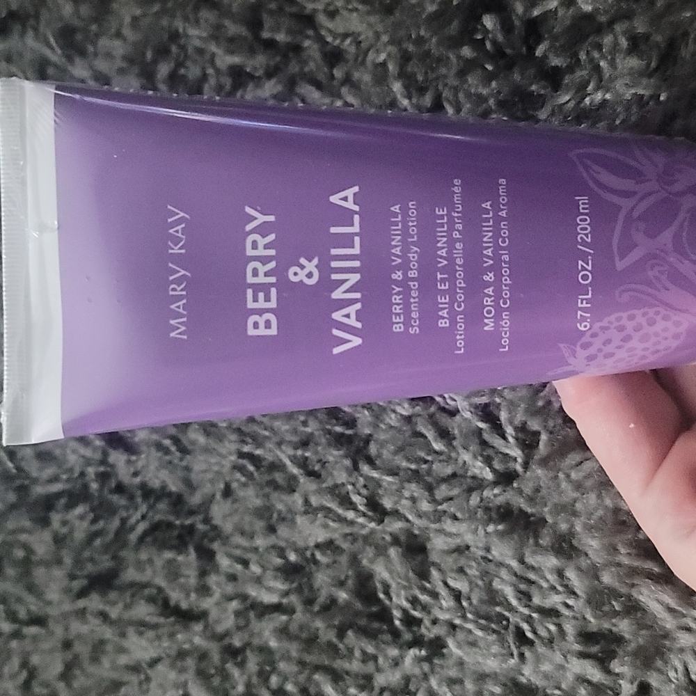 💜NEW! Mary Kay Berry & Vanilla Scented Body Lotion💜
